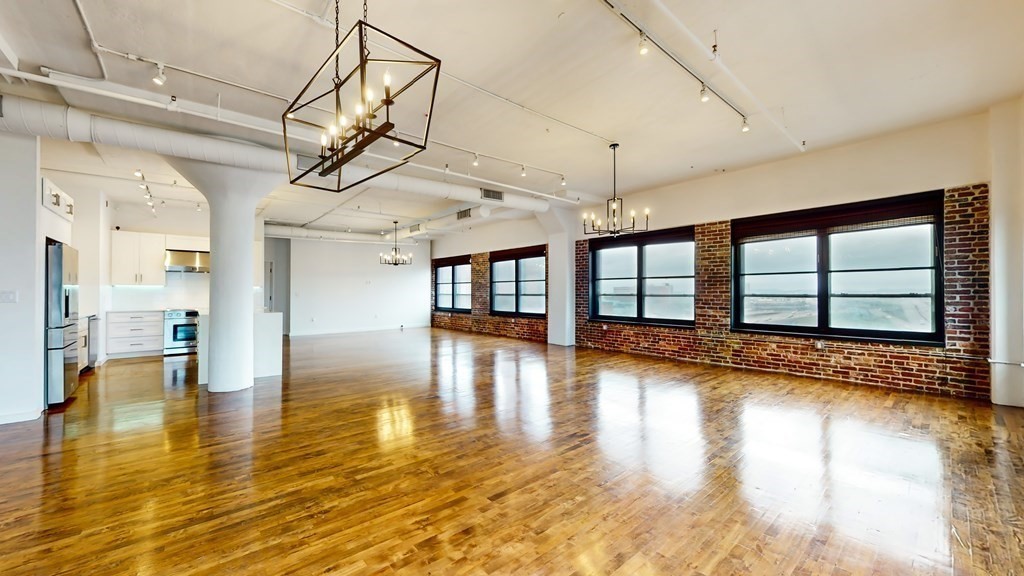 210 Lincoln Unit: PH 901/902