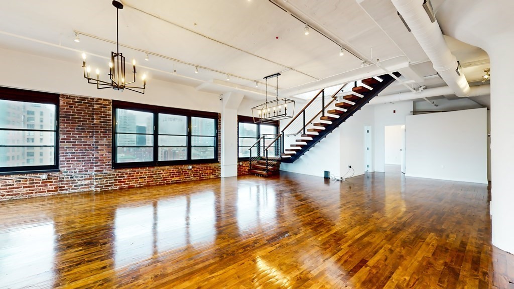 210 Lincoln Unit: PH 901/902