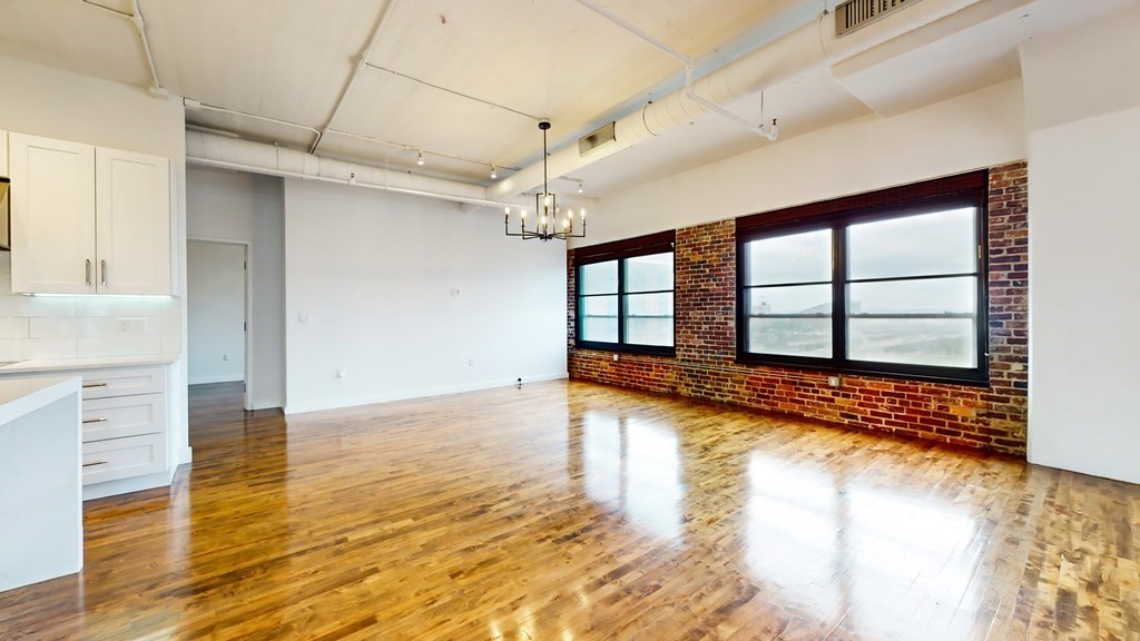 210 Lincoln Unit: PH 901/902