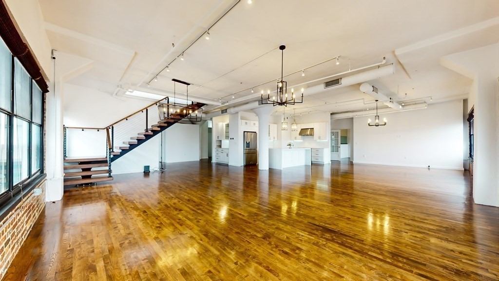 210 Lincoln Unit: PH 901/902