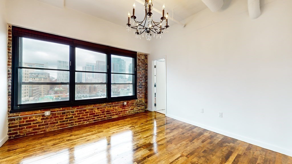 210 Lincoln Unit: PH 901/902