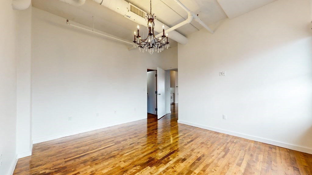 210 Lincoln Unit: PH 901/902