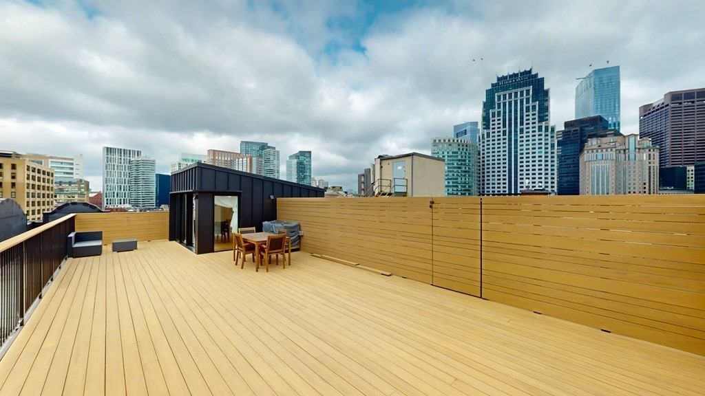 210 Lincoln Unit: PH 901/902