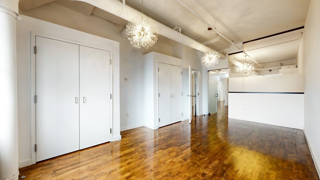 210 Lincoln Unit: PH 901/902