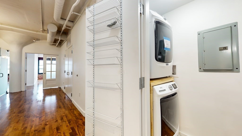 210 Lincoln Unit: PH 901/902