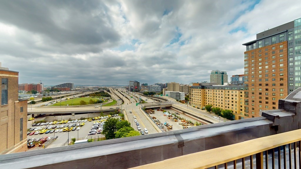 210 Lincoln Unit: PH 901/902