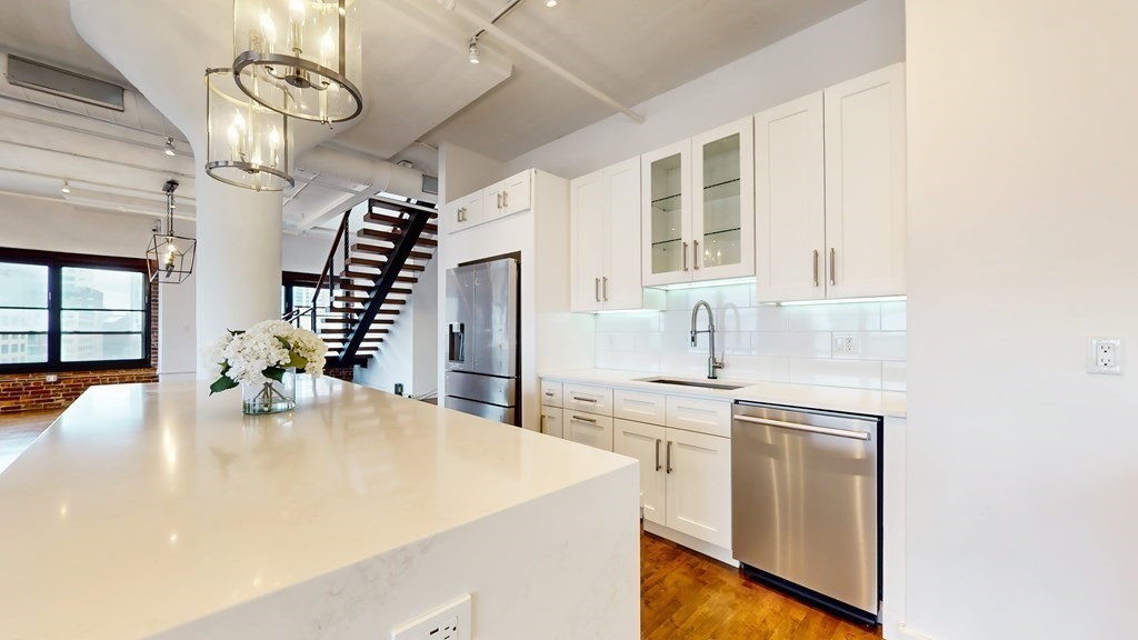 210 Lincoln Unit: PH 901/902