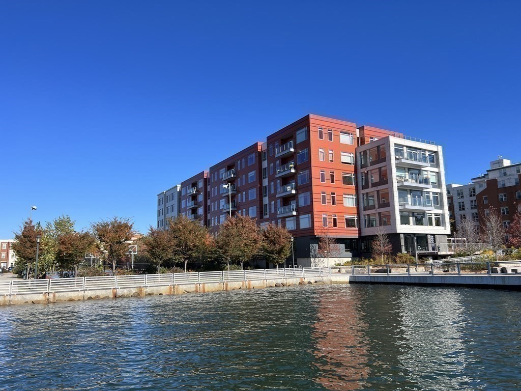 99 Sumner # 221