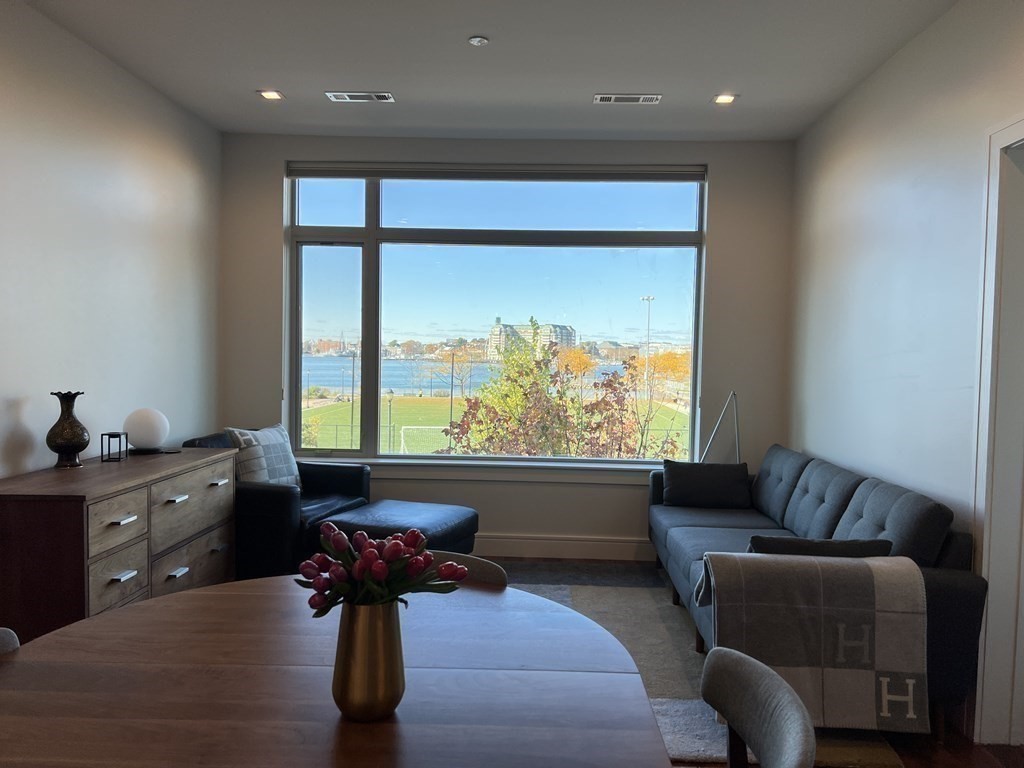 99 Sumner # 221