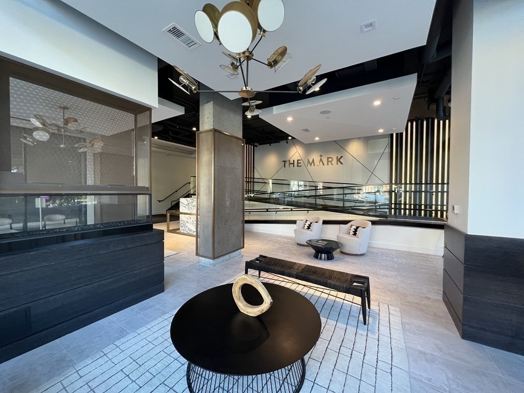 99 Sumner # 221