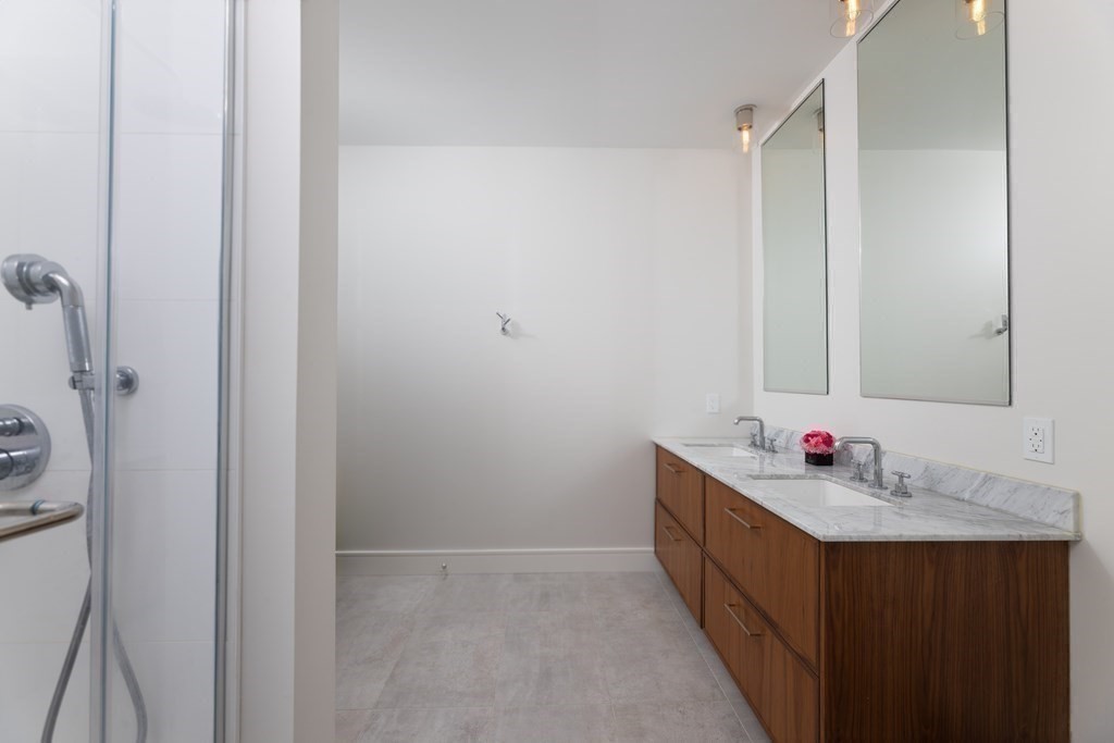 99 Sumner # 221
