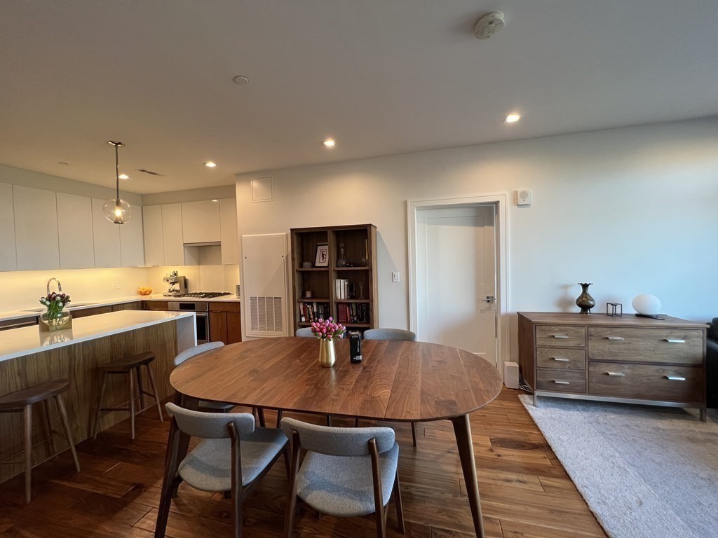 99 Sumner # 221