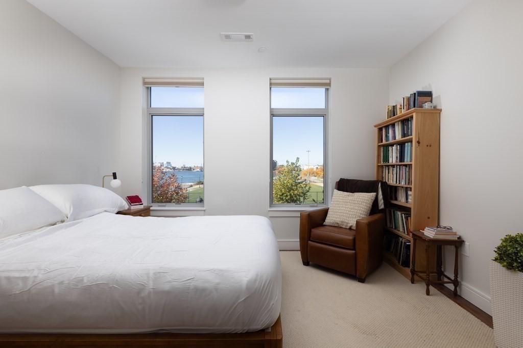 99 Sumner # 221