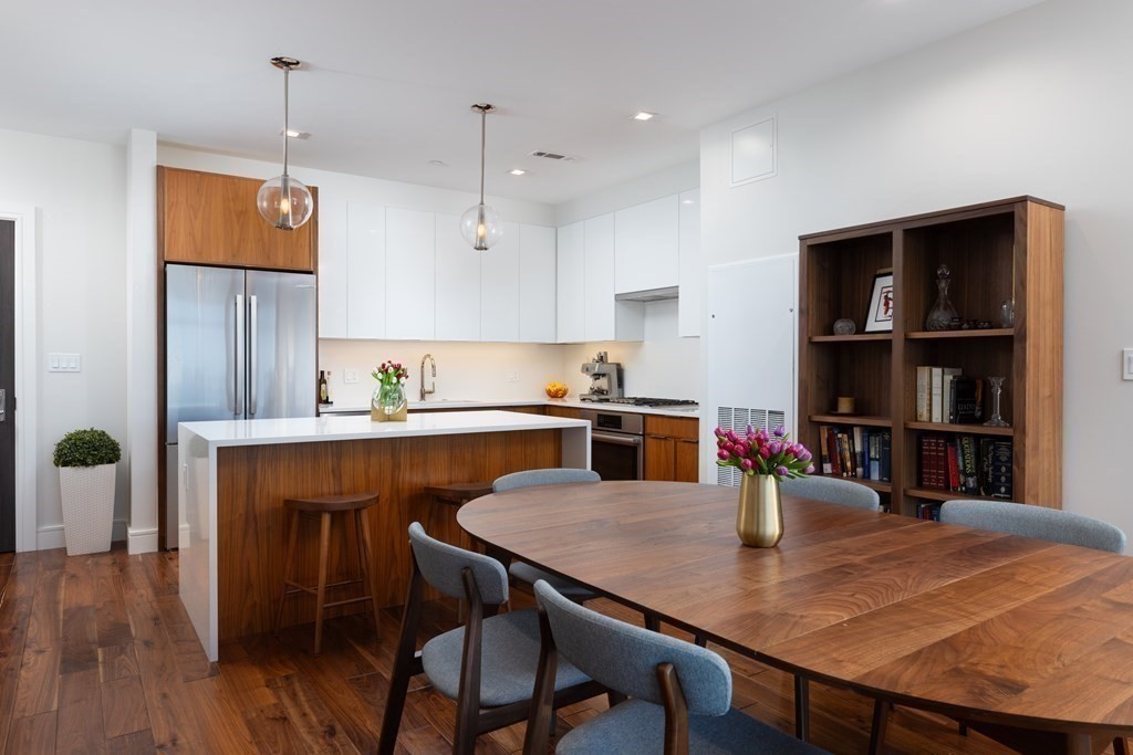 99 Sumner # 221