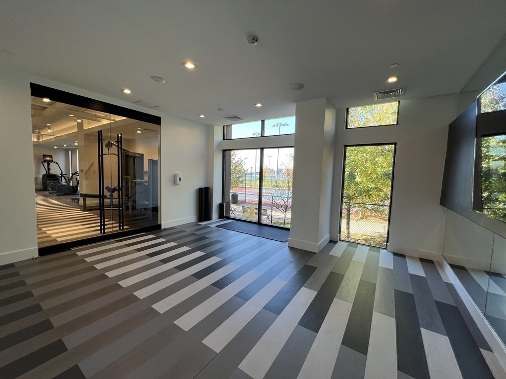 99 Sumner # 221
