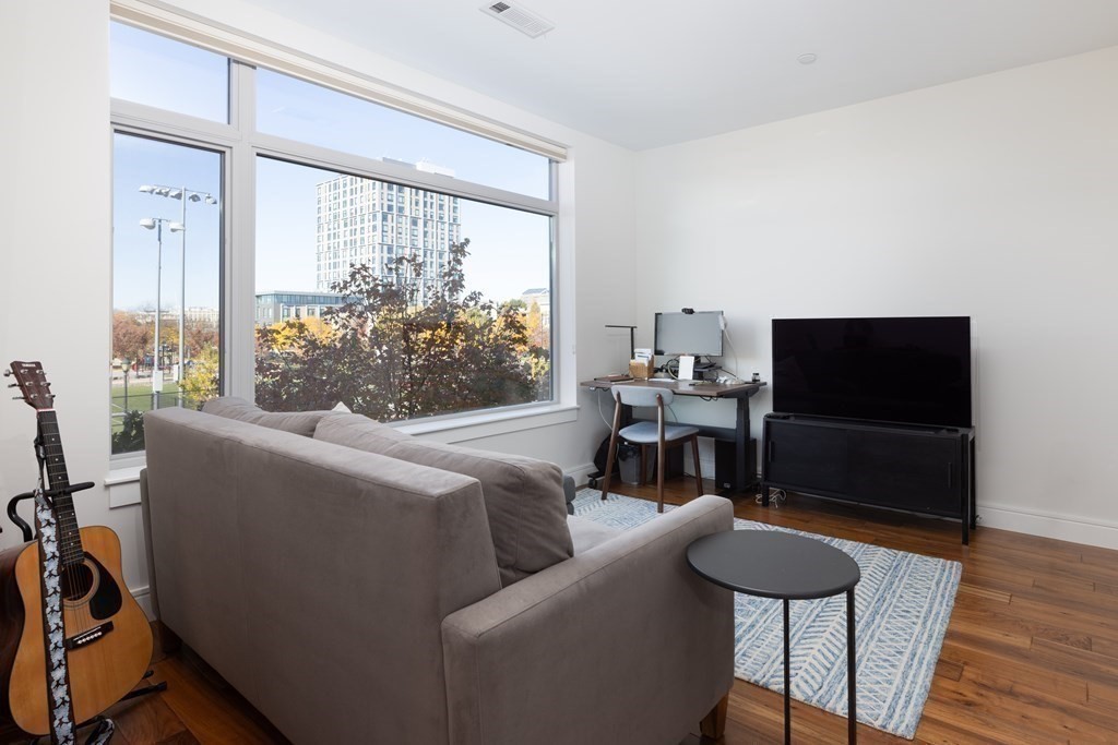 99 Sumner # 221