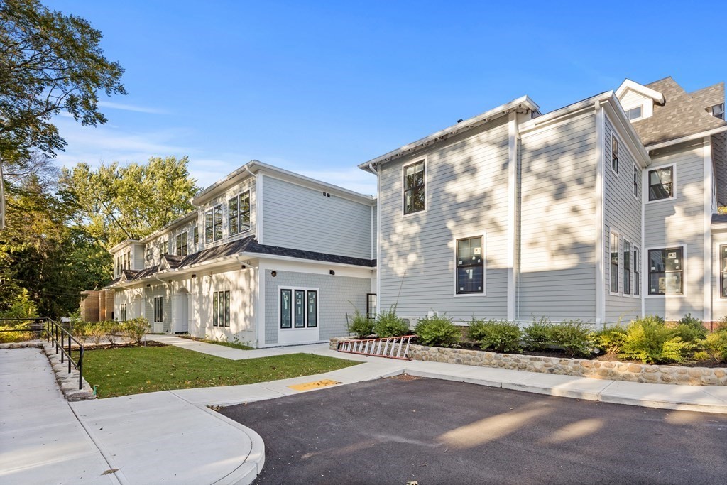 186 Bedford # 204