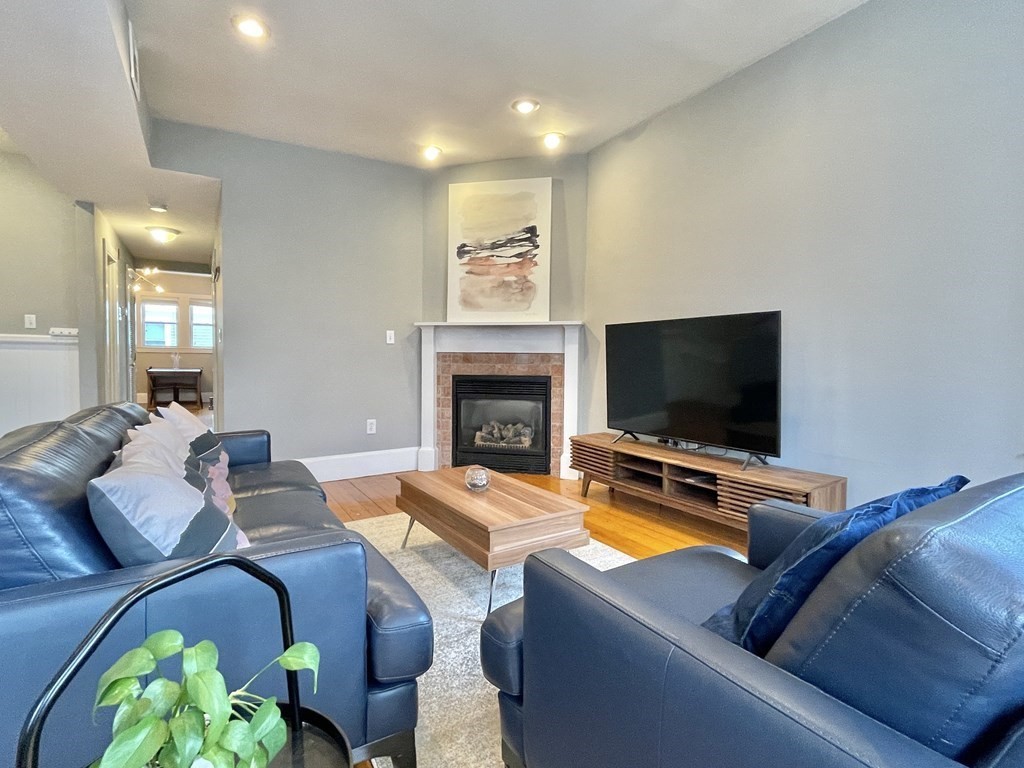 367 Cardinal Medeiros Ave # 2