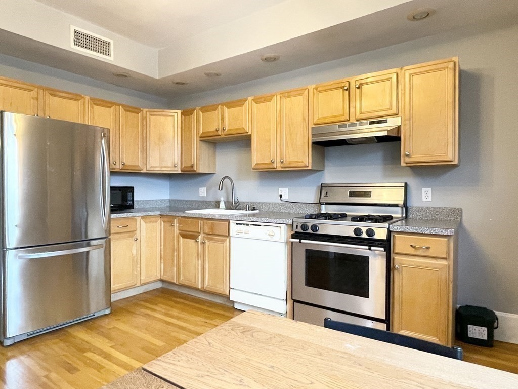 367 Cardinal Medeiros Ave # 2