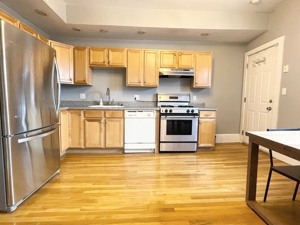 367 Cardinal Medeiros Ave # 2