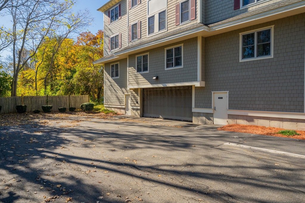 391 Pleasant St # 303
