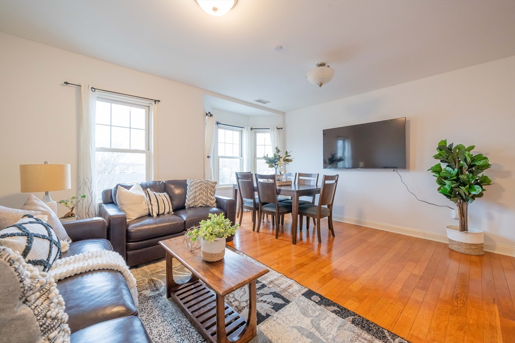 391 Pleasant St # 303