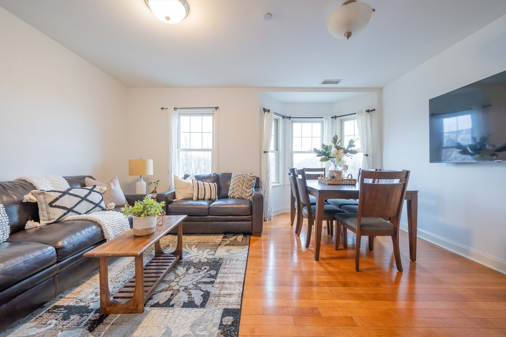 391 Pleasant St # 303