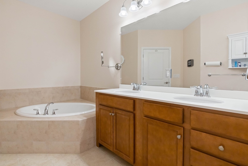 62 Abigail Way # 4002