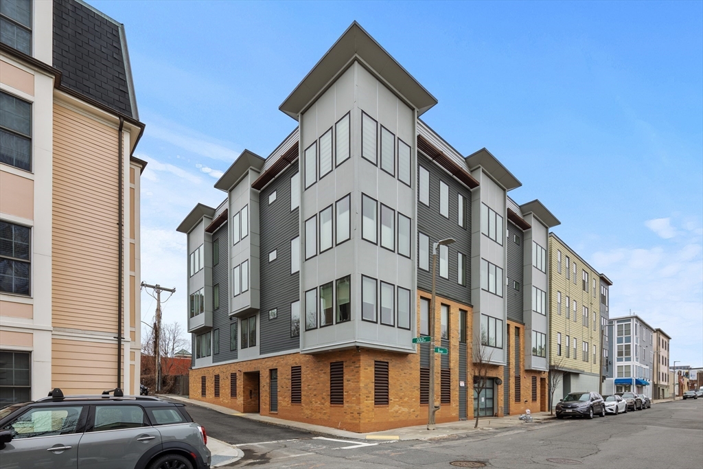 48 Gold St # 102