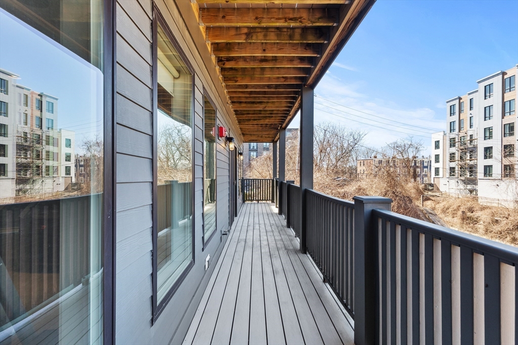 48 Gold St # 102