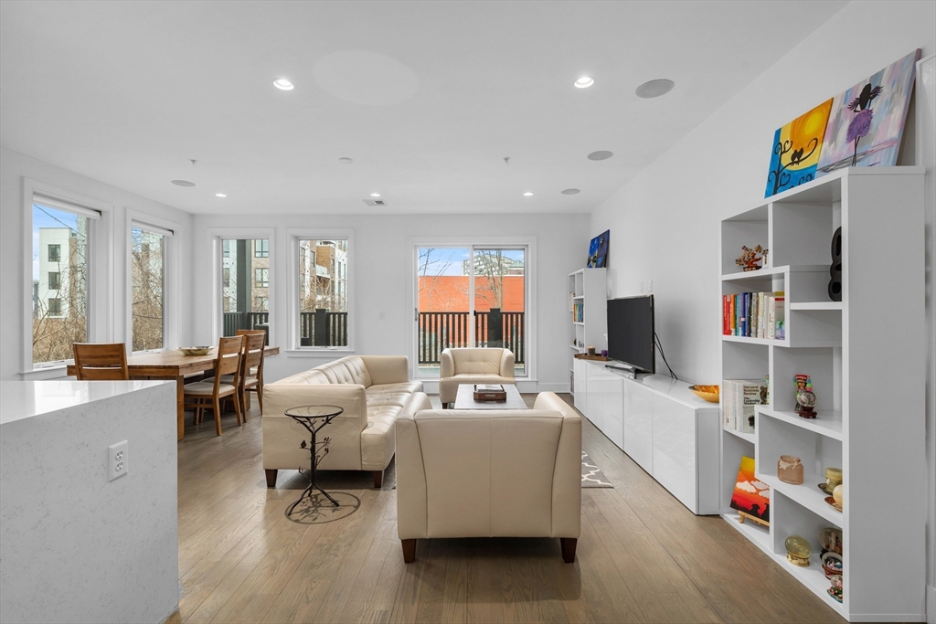 48 Gold St # 102