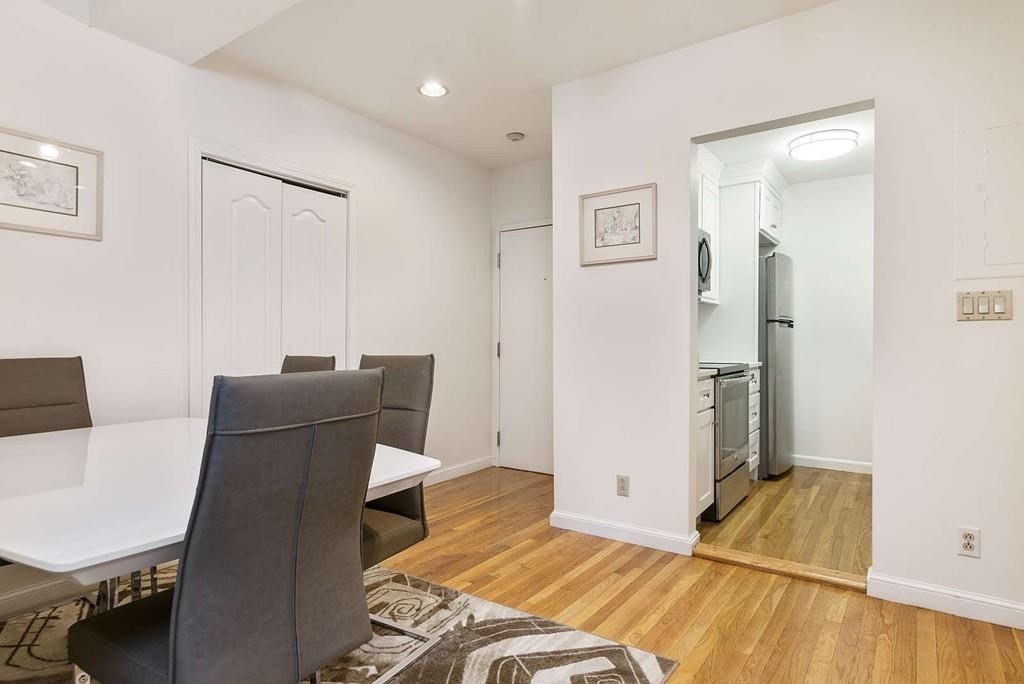 19 Wiget Street # 302