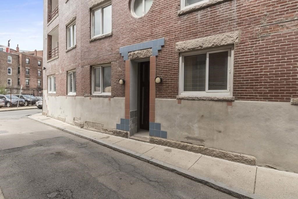 19 Wiget Street # 302