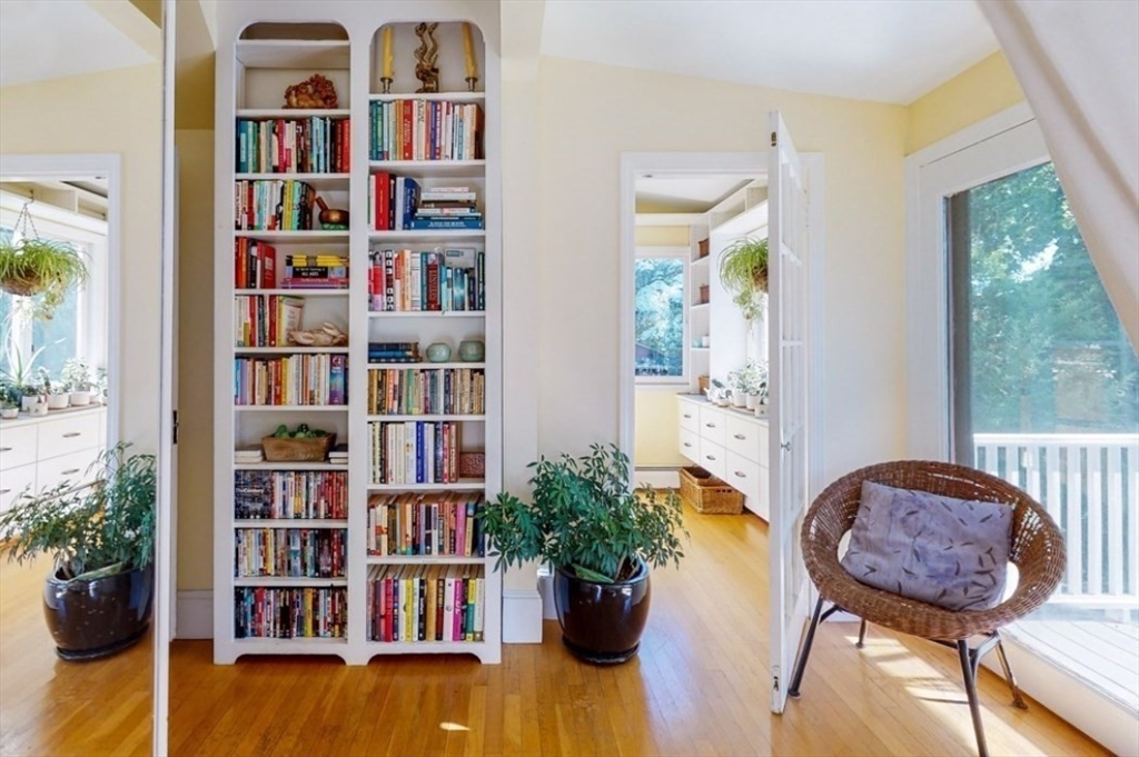 150 Lakeview Ave # 2