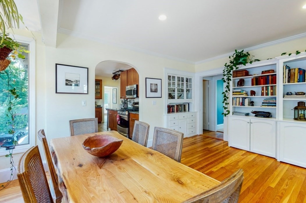 150 Lakeview Ave # 2