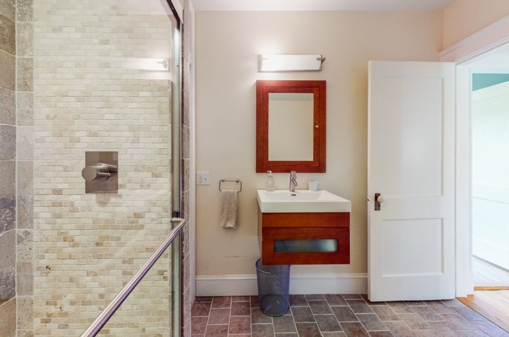 150 Lakeview Ave # 2