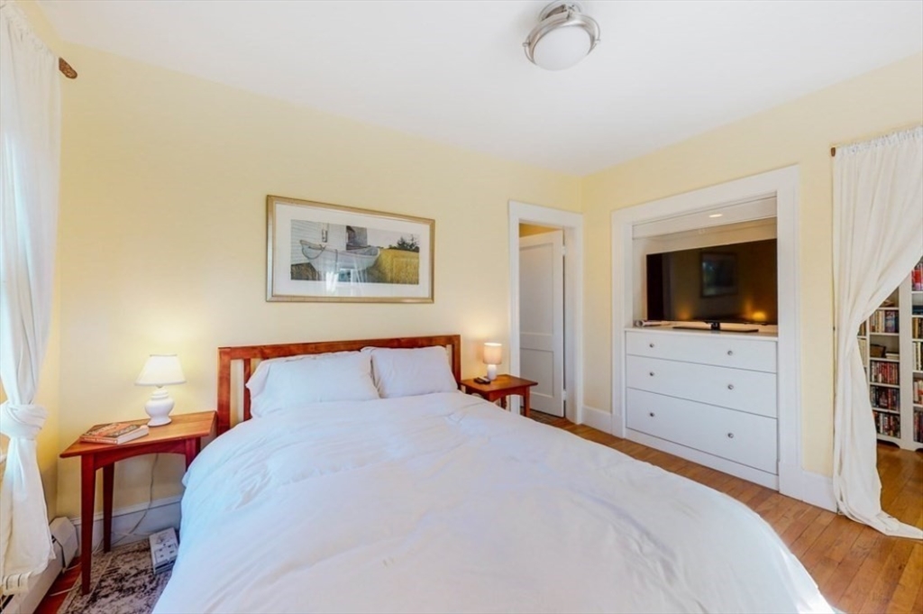 150 Lakeview Ave # 2