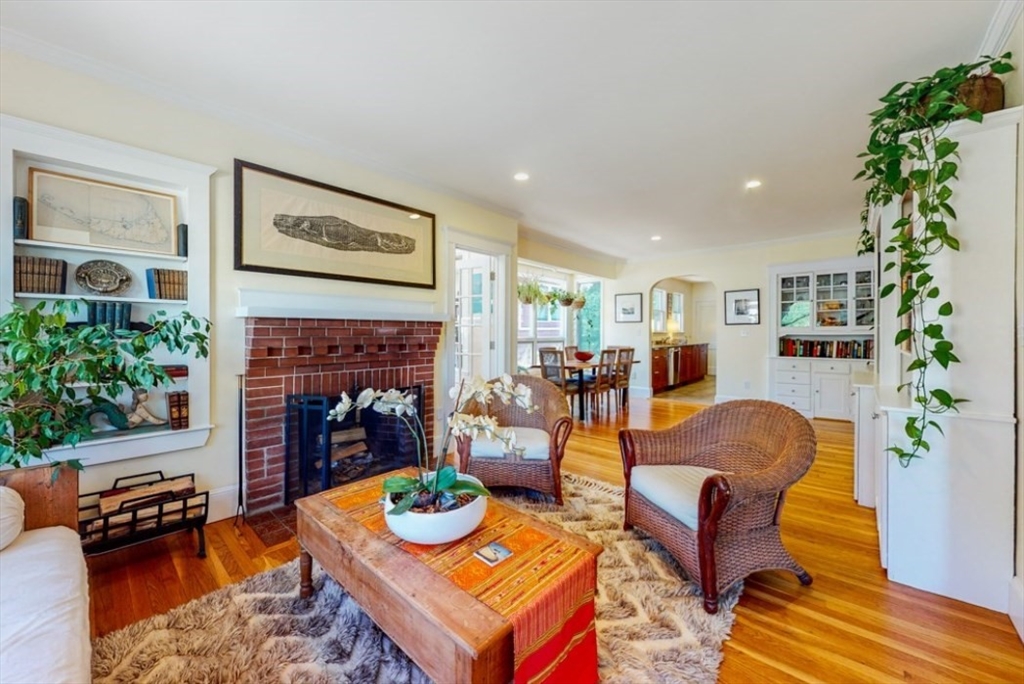 150 Lakeview Ave # 2