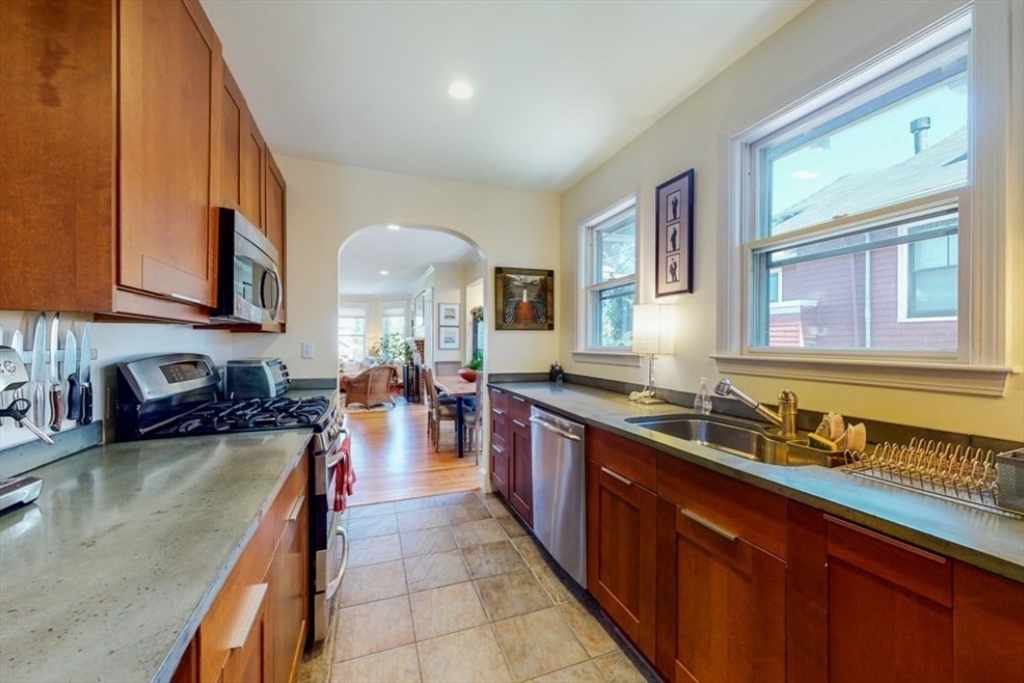 150 Lakeview Ave # 2