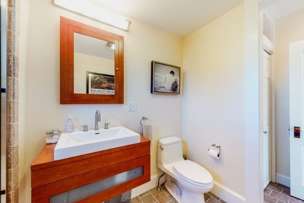 150 Lakeview Ave # 2