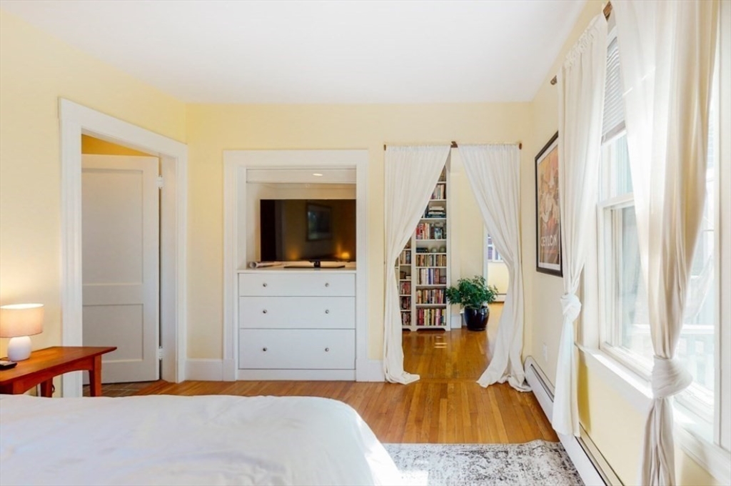 150 Lakeview Ave # 2