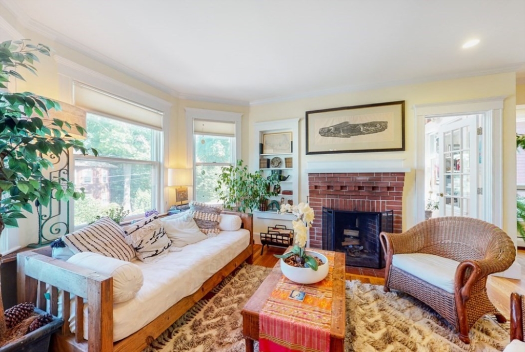 150 Lakeview Ave # 2