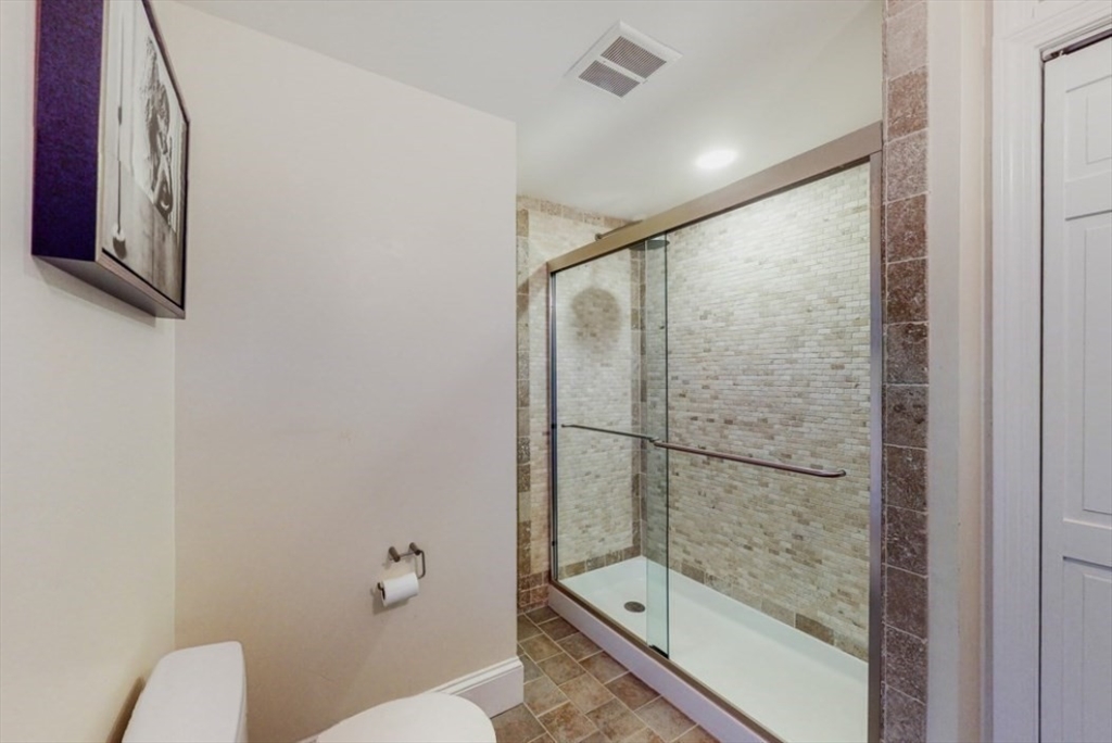 150 Lakeview Ave # 2