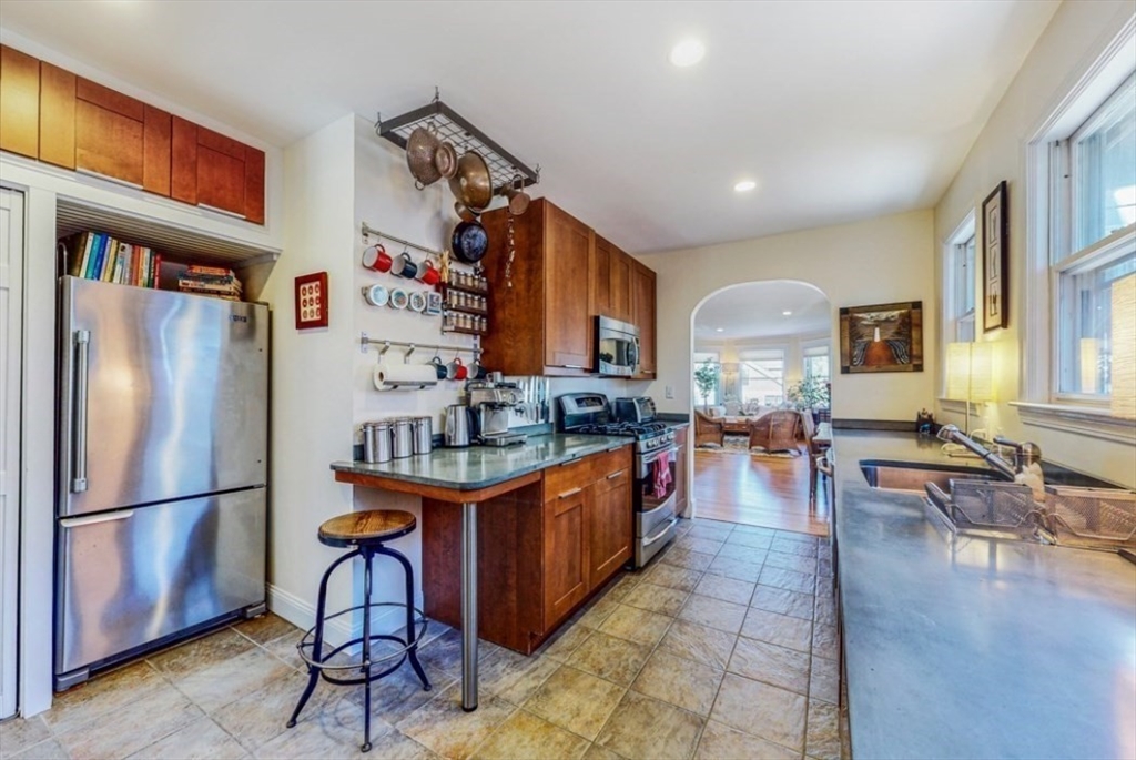 150 Lakeview Ave # 2