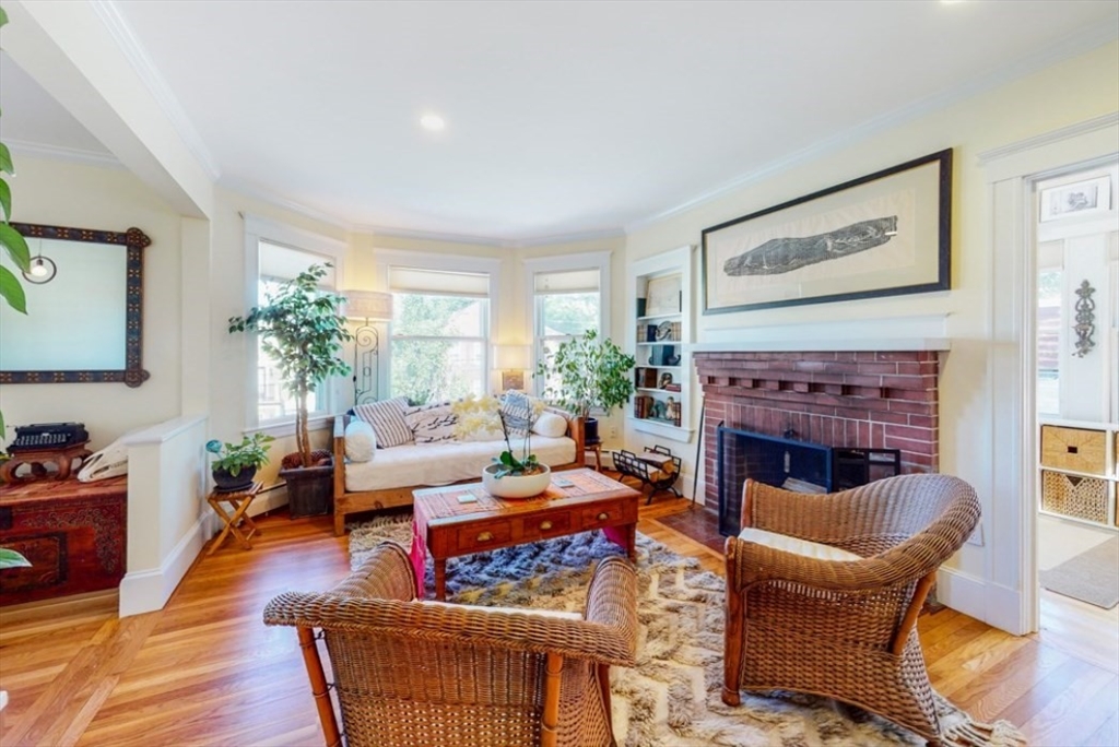 150 Lakeview Ave # 2