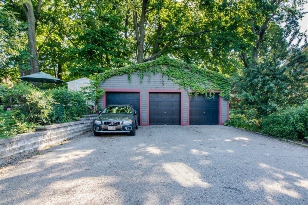 150 Lakeview Ave # 2