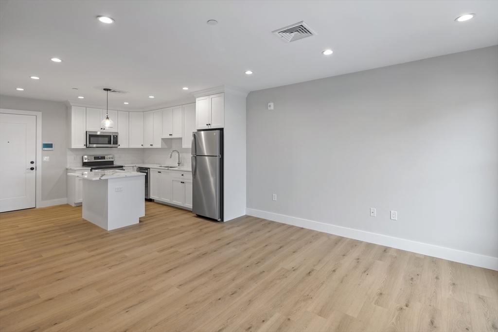 186 Bedford Street # 206