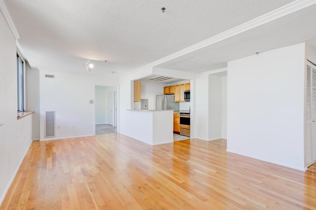 169 Monsignor O'brien Hwy # 802