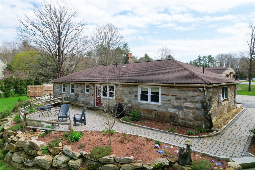 4 School House Crossroad