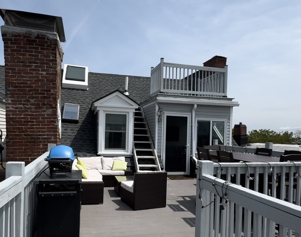 396 Meridian St # 4